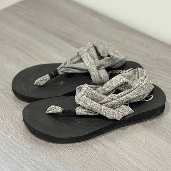 Skechers Yoga Foam Gray Thong Cloth Women’s Sandals (Size 7) - Picture 1 of 7